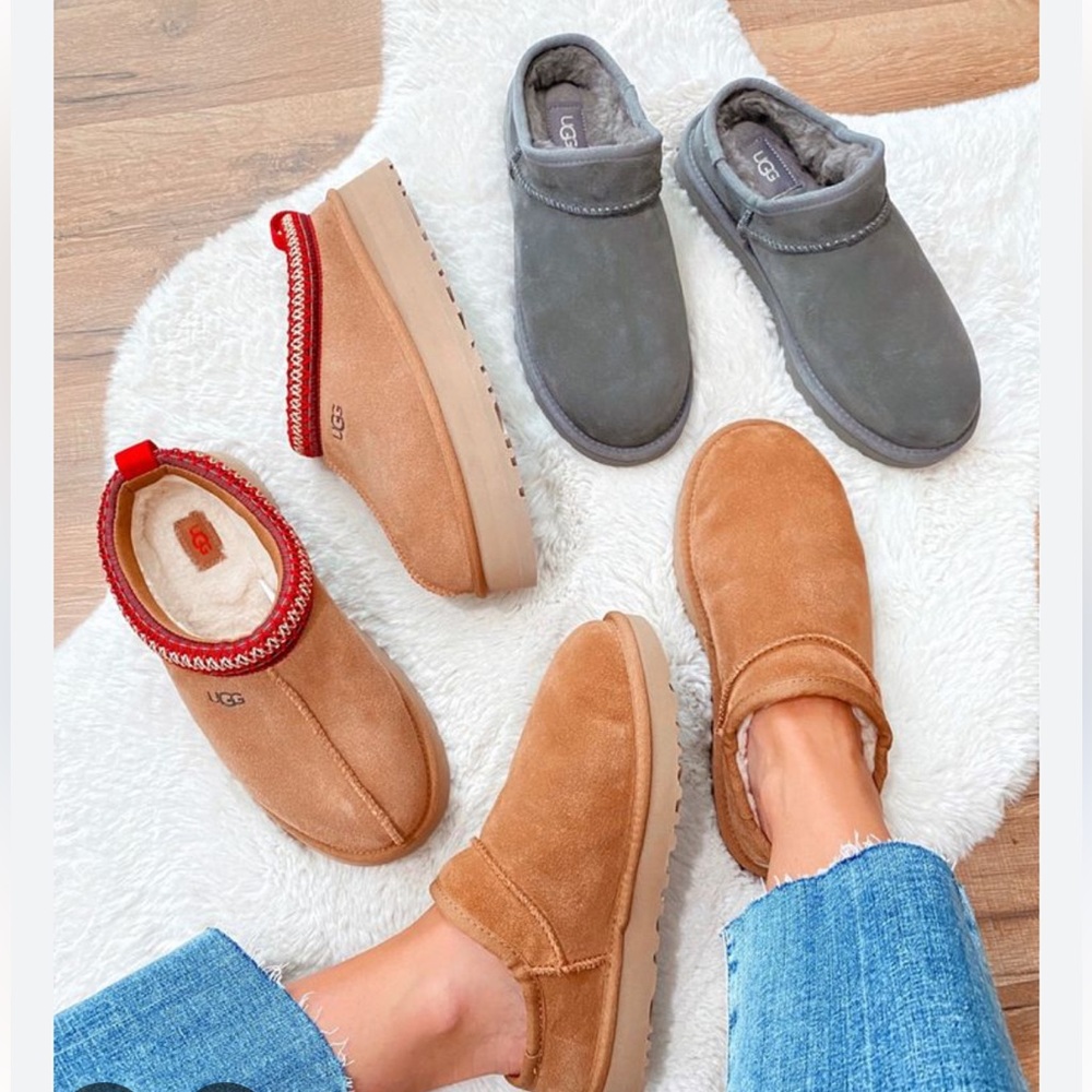 UGG
Women  Classic
Slipper 'Chestnut' size  7 gently used